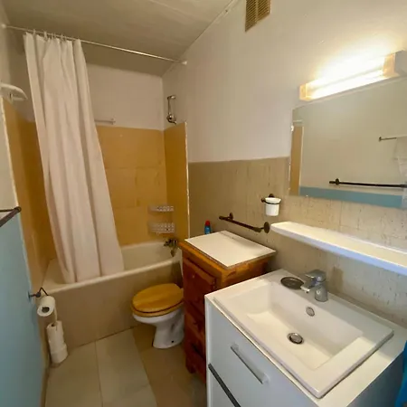 Apartment 20m², 4 Pers, Proche Commerces, Balcon, Parking - Fr-1-758-32 *