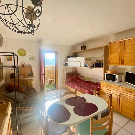 20m², 4 Pers, Proche Commerces, Balcon, Parking - Fr-1-758-32 *